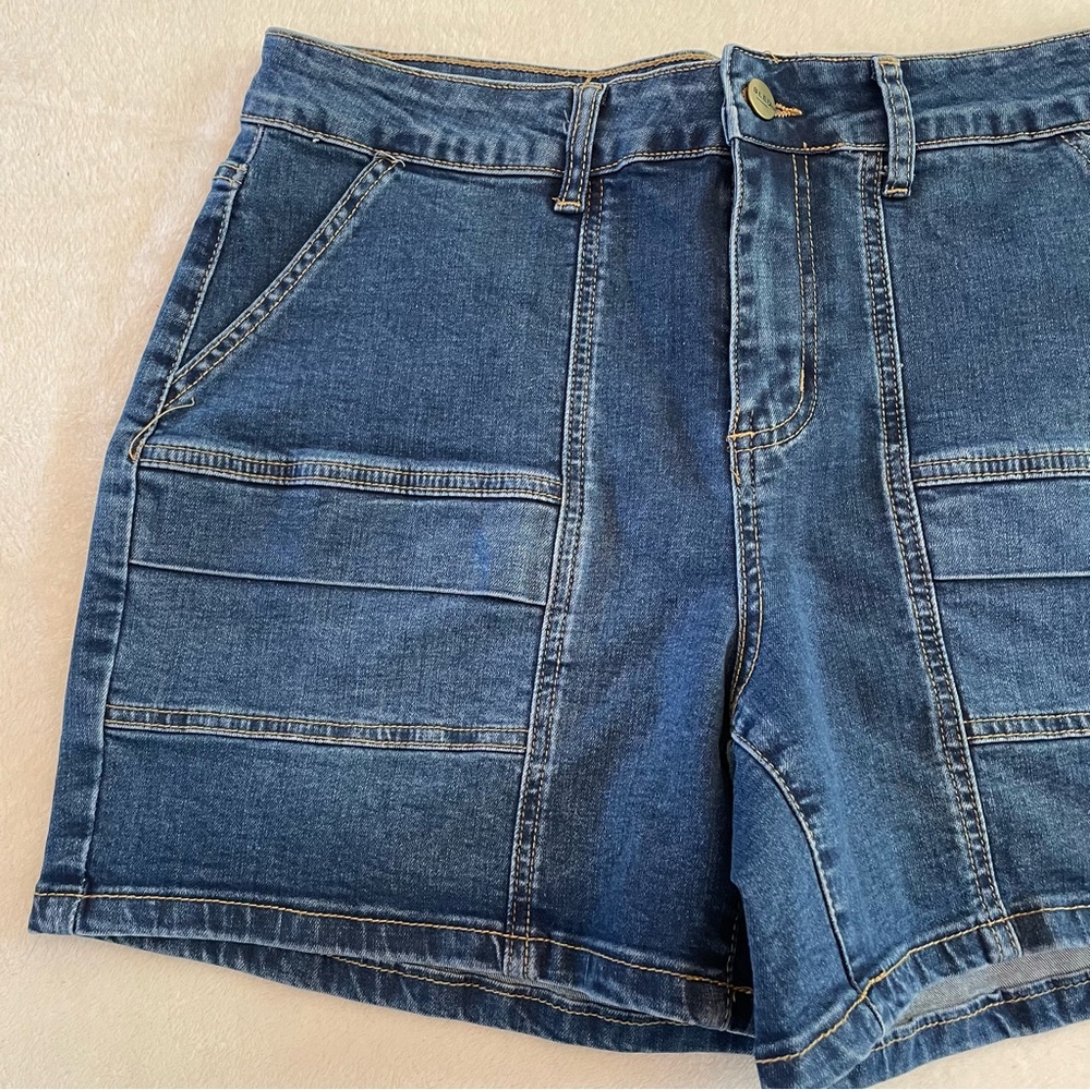 Bleu stretch denim shorts - size 12 - Picture 2 of 8